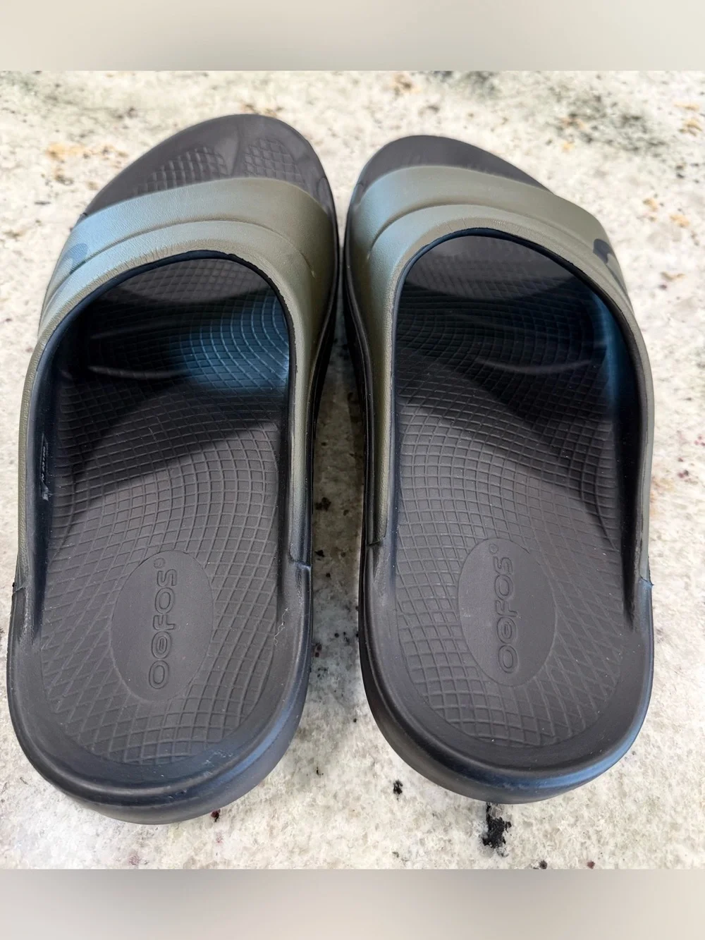 OOFOS Unisex Olive Green and Black Recovery Slides